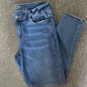 medium washed skinny jeans